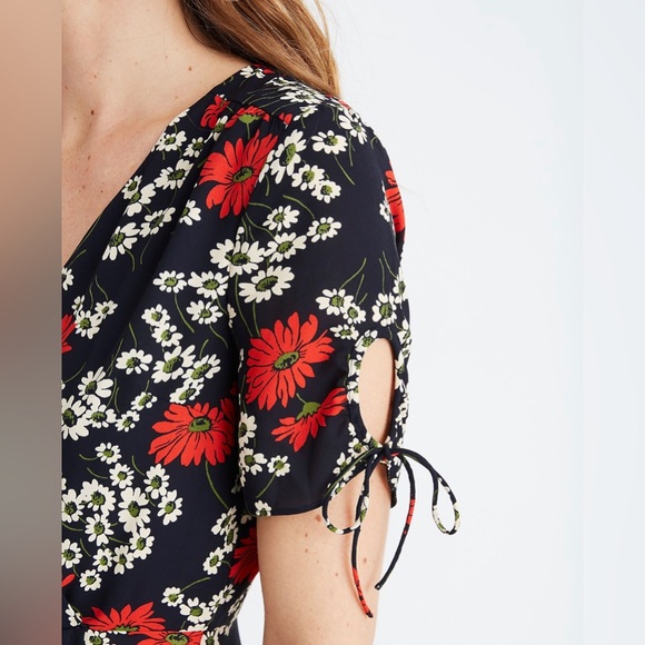 Madewell Midi Floral Dress Peekaboo-Sleeve Midi Dress in Hillside Daisies size 2 - Picture 3 of 8